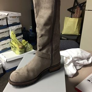 Kenneth Cole women’s Boots.